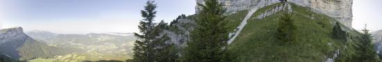 Au dessus de la grotte de la Balme n montant au Granier