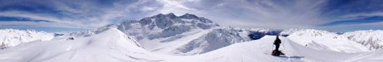 Le sommet des Aiguillettes au dessus de Vaujany